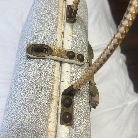 Vintage Midas of Miami White Wicker Beaded Purse with Velvet Flower Appliqué - Picture 5 of 12